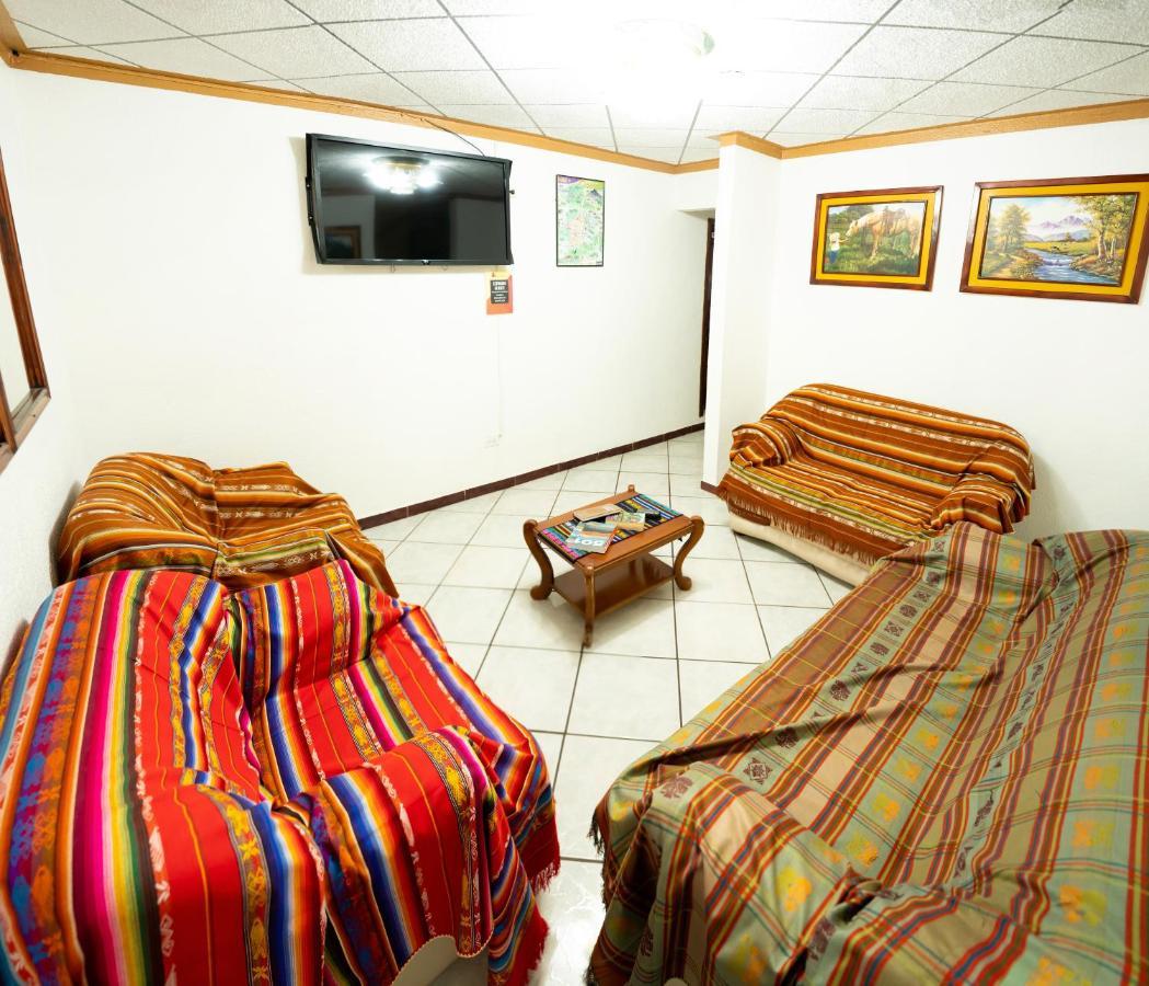 Mashy'S Hostal Отавало Екстер'єр фото